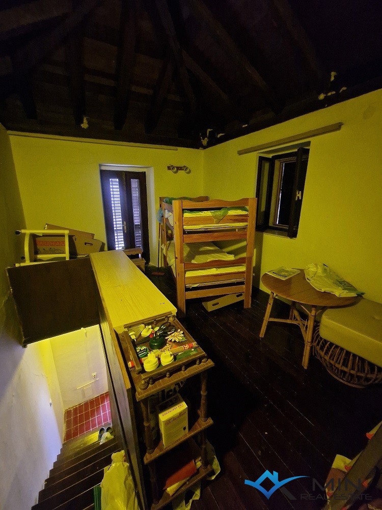 Samostojna kamnita hiša v Grožnjanu