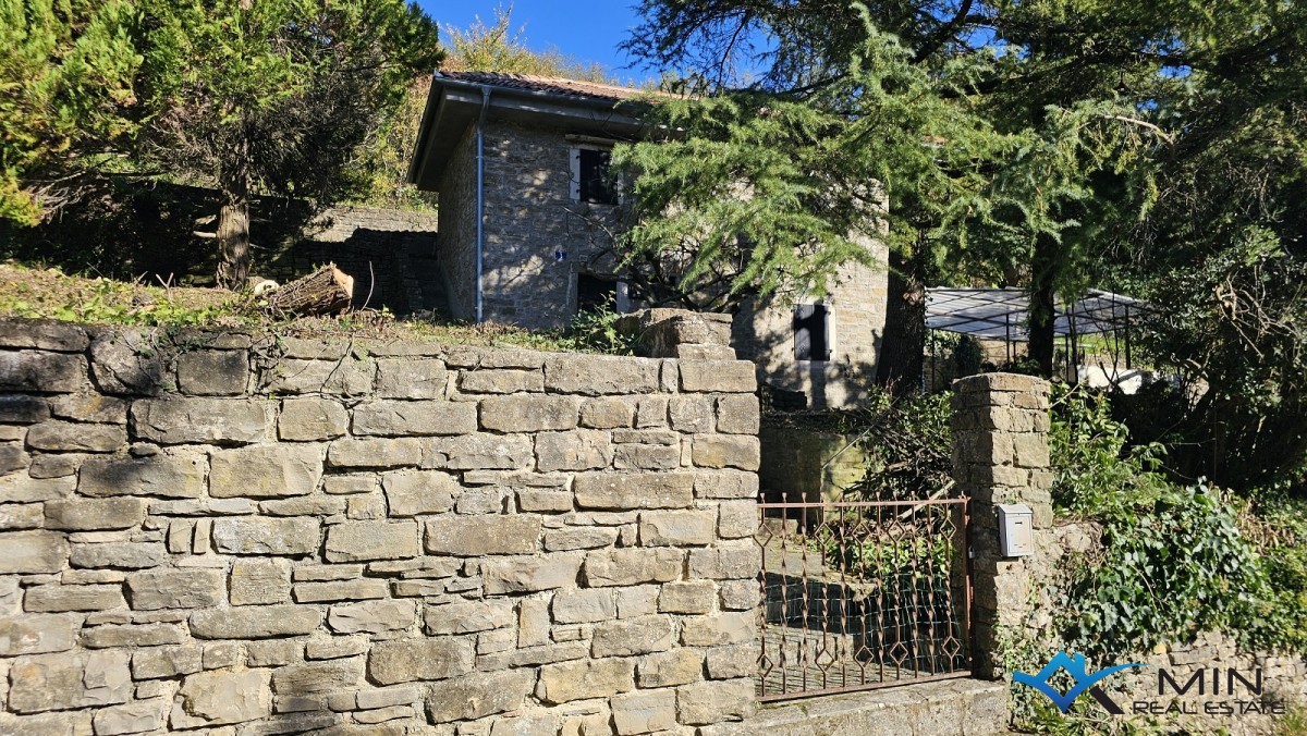 Samostojna kamnita hiša v Grožnjanu