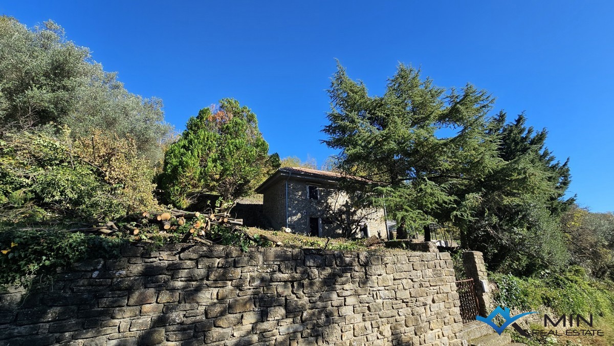 Samostojna kamnita hiša v Grožnjanu