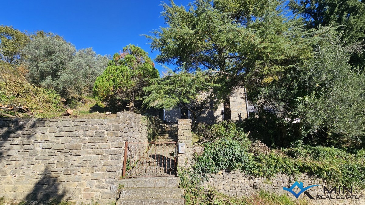 Samostojna kamnita hiša v Grožnjanu