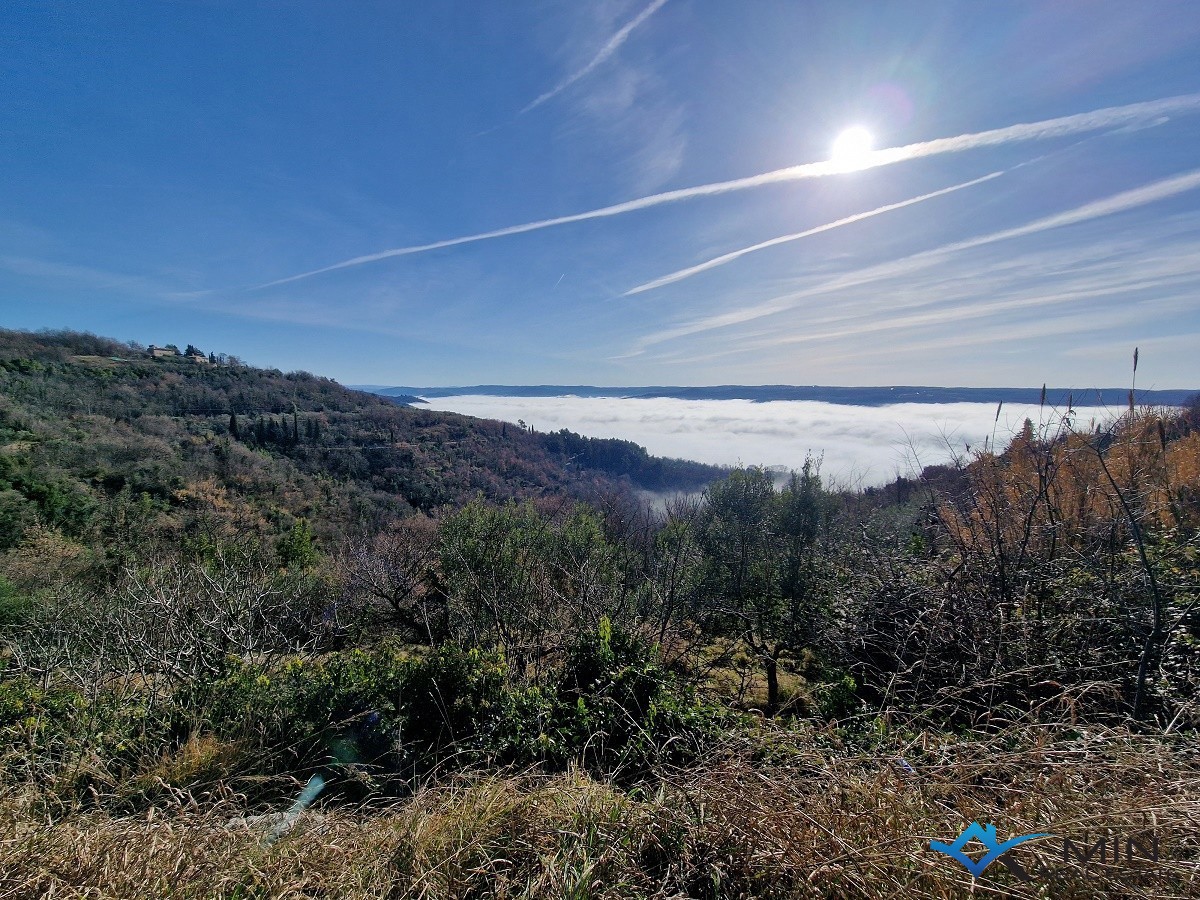 Samostojna kamnita hiša v Grožnjanu