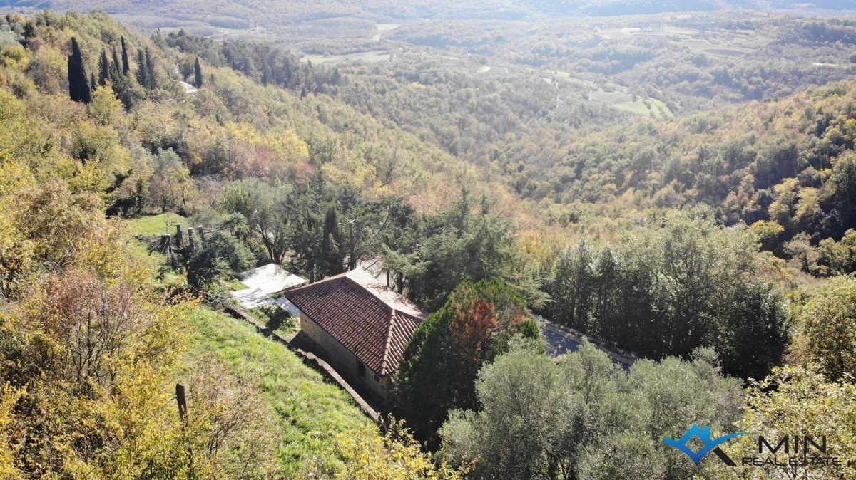 Samostojna kamnita hiša v Grožnjanu