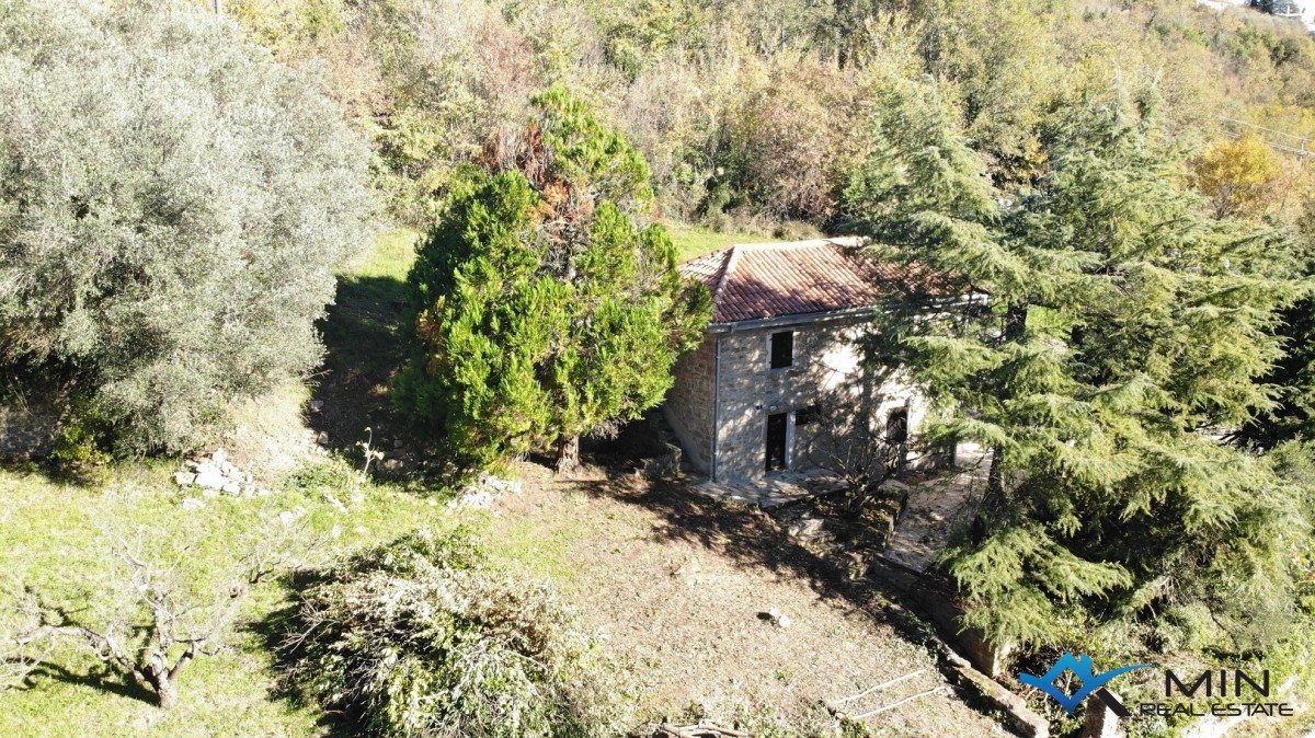 Samostojna kamnita hiša v Grožnjanu