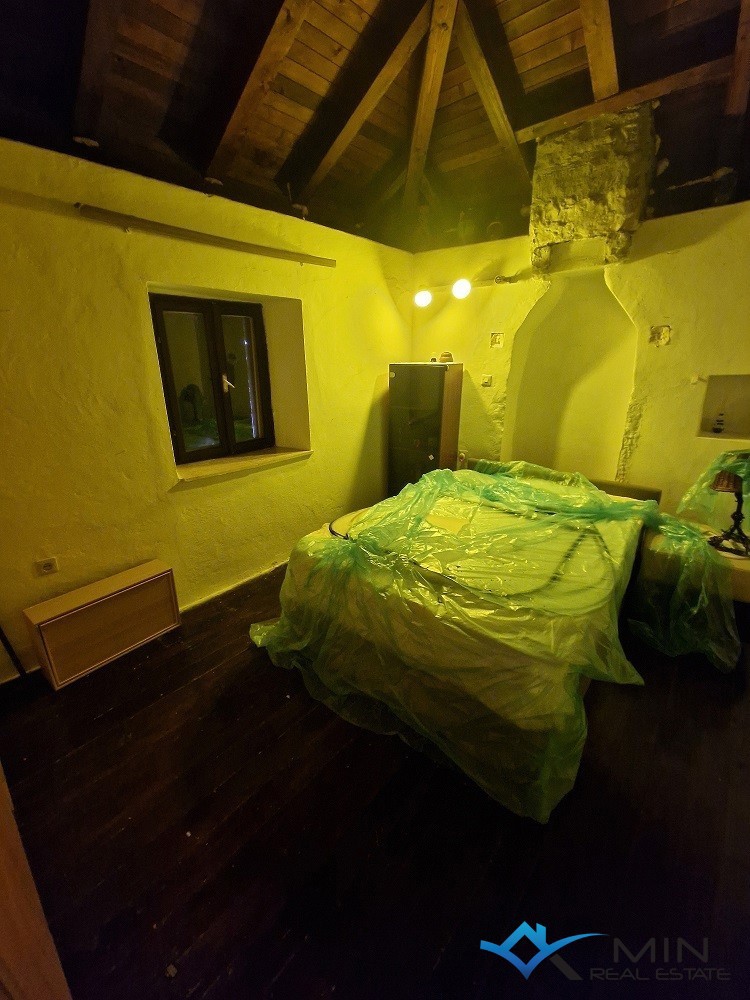 Samostojna kamnita hiša v Grožnjanu