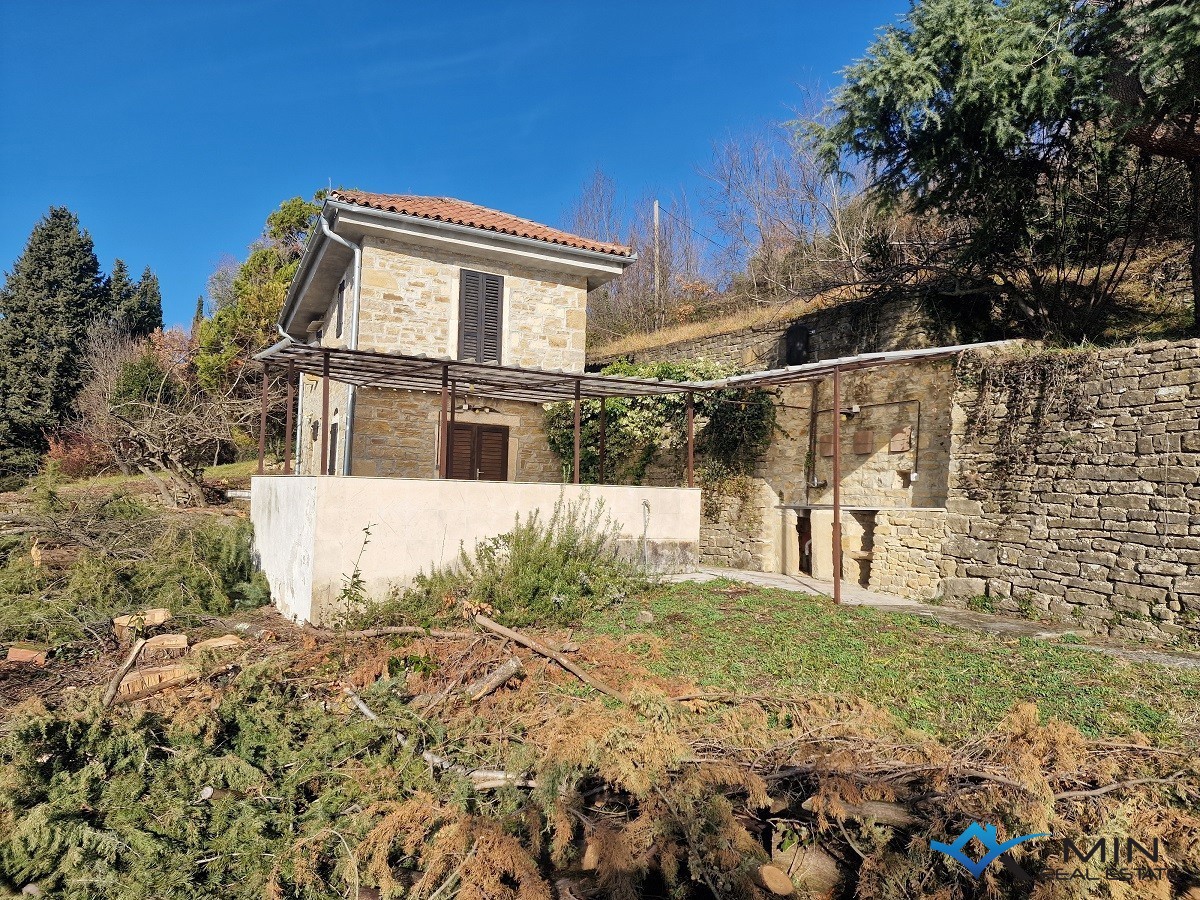 Samostojna kamnita hiša v Grožnjanu