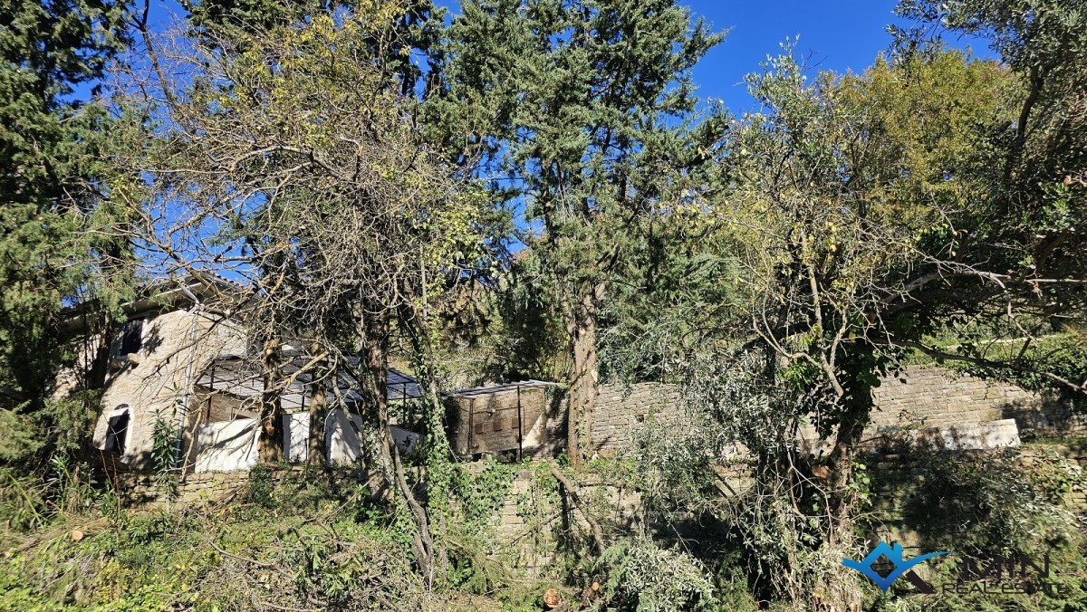 Samostojna kamnita hiša v Grožnjanu