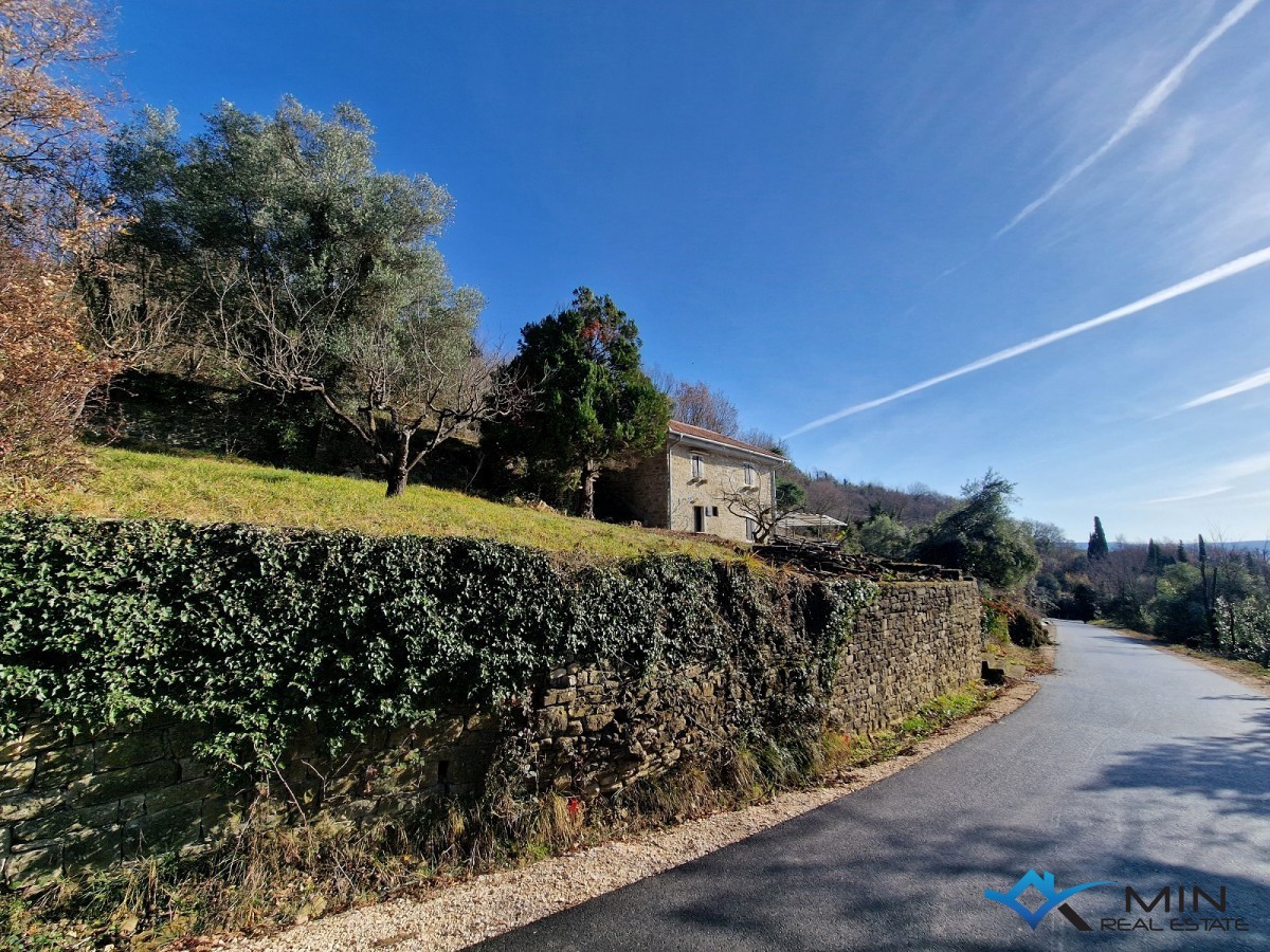 Samostojna kamnita hiša v Grožnjanu