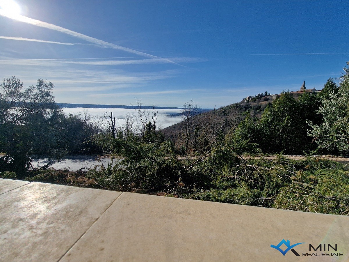 Samostojna kamnita hiša v Grožnjanu