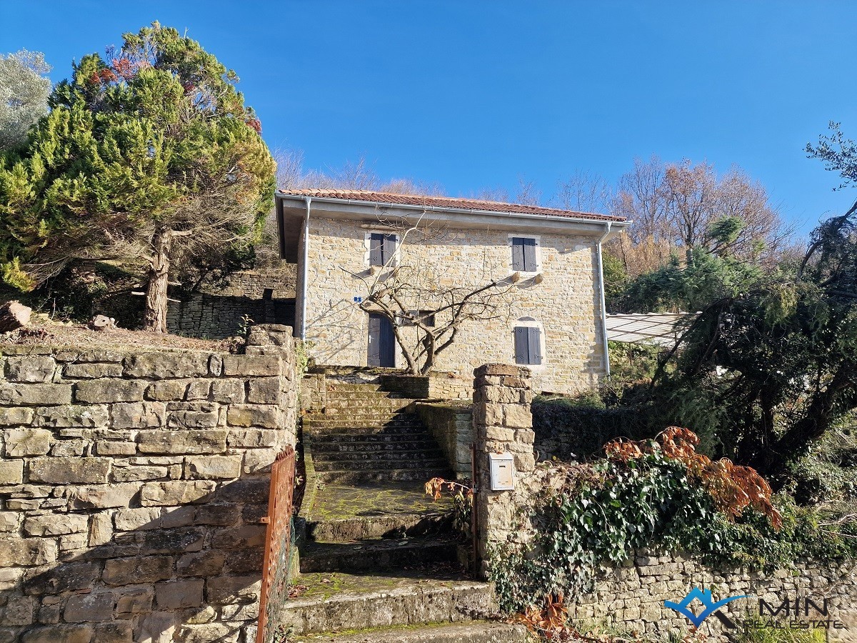 Samostojna kamnita hiša v Grožnjanu