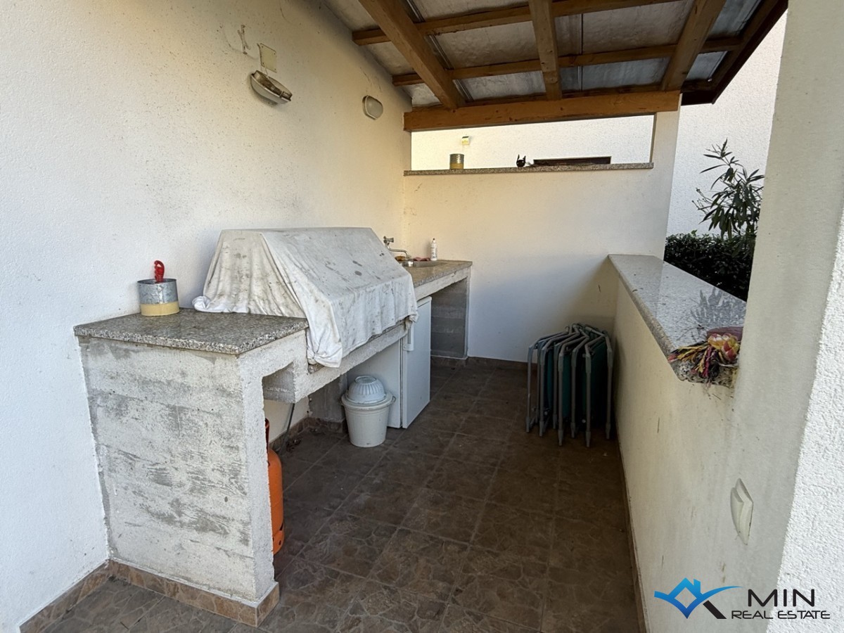 Samostojna hiša z velikim vrtom v Novigradu