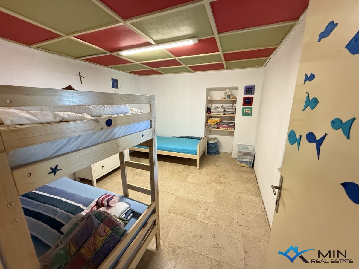 Samostojna hiša z velikim vrtom v Novigradu