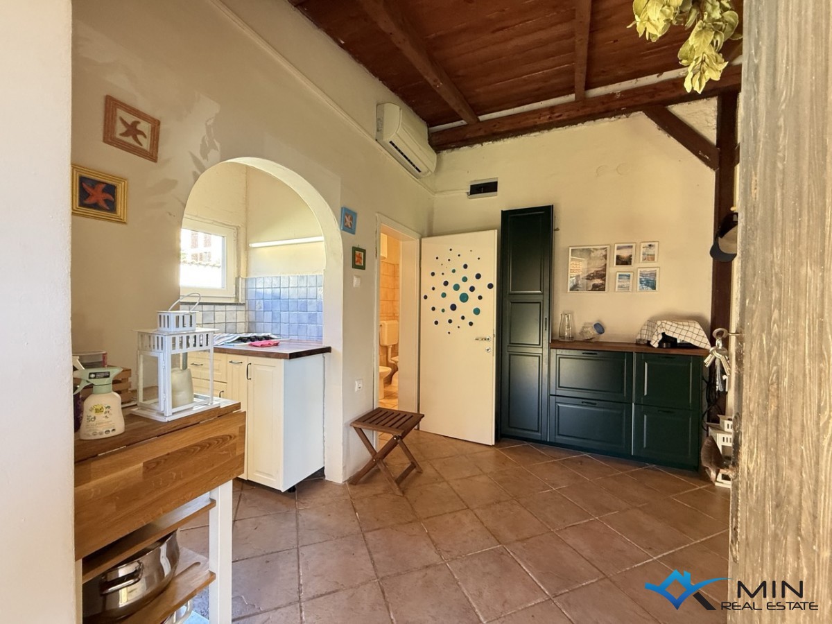 Samostojna hiša z velikim vrtom v Novigradu