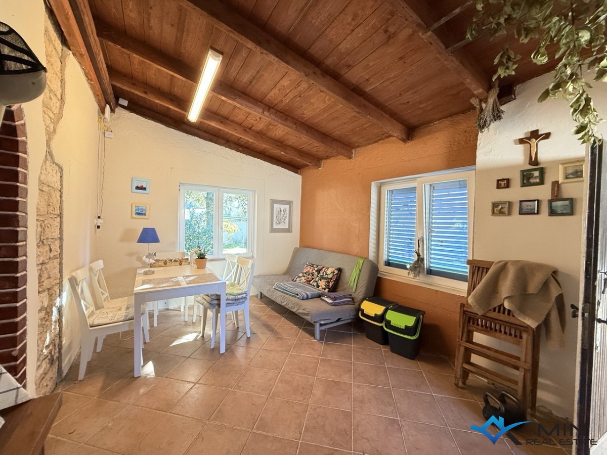 Samostojna hiša z velikim vrtom v Novigradu