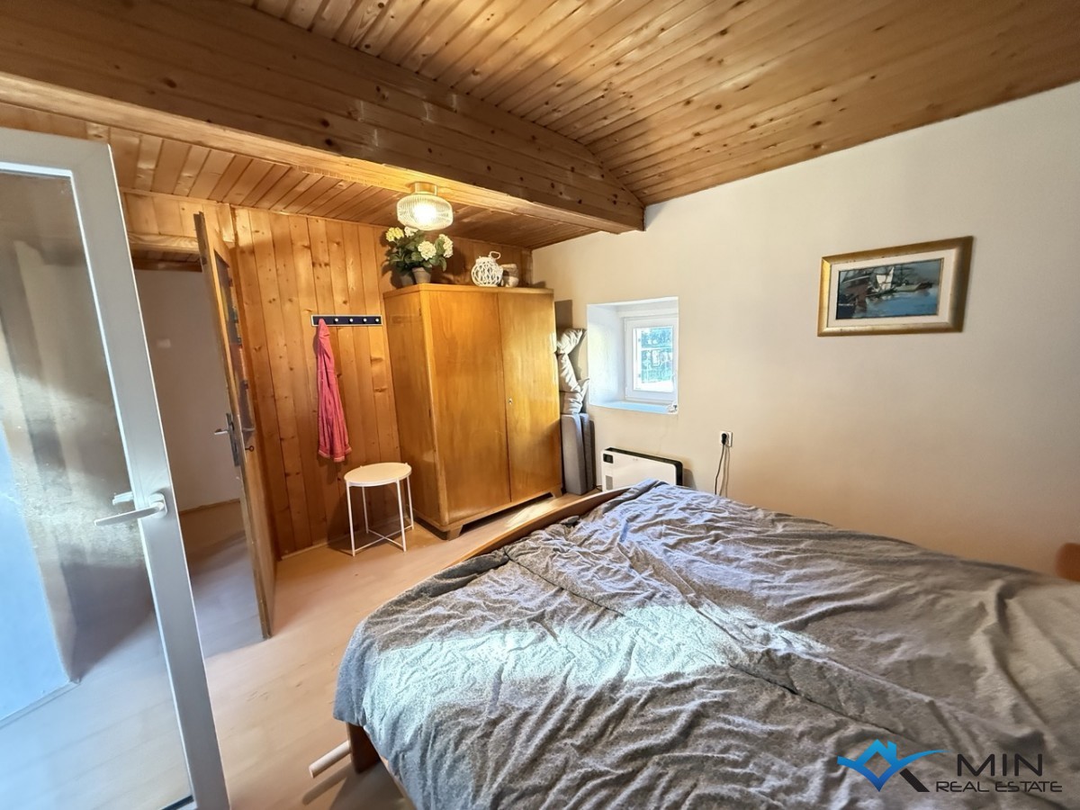 Samostojna hiša z velikim vrtom v Novigradu