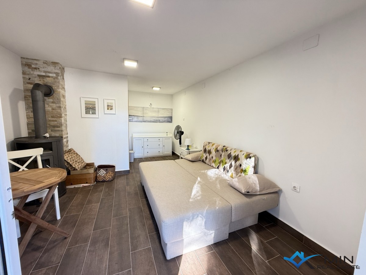 Samostojna hiša z velikim vrtom v Novigradu