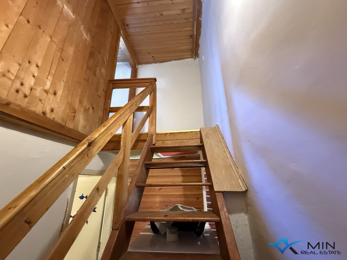 Samostojna hiša z velikim vrtom v Novigradu