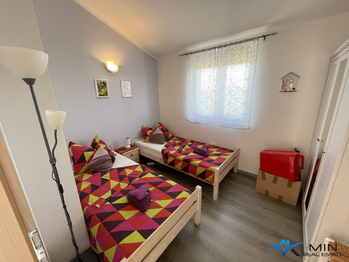 Hiša z bazenom in 2 apartmaja v bližini Umaga