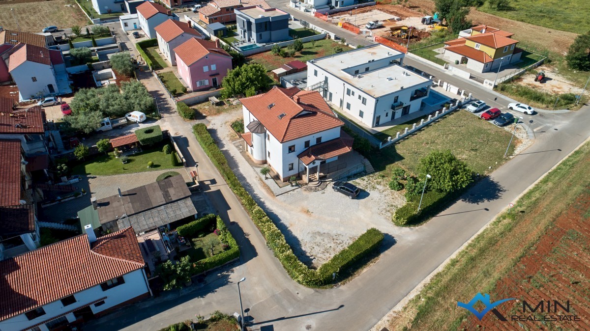Hiša s 5 apartmaji v Umagu