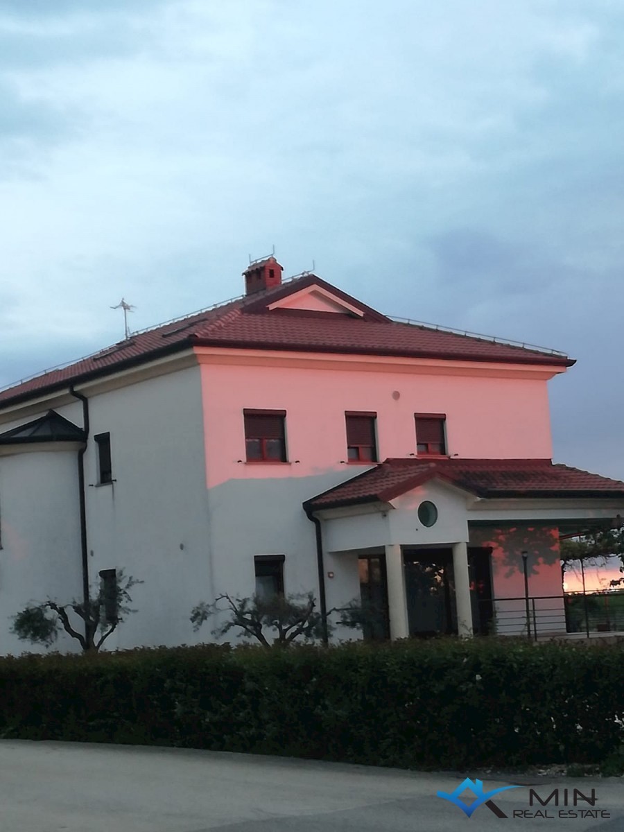 Hiša s 5 apartmaji v Umagu