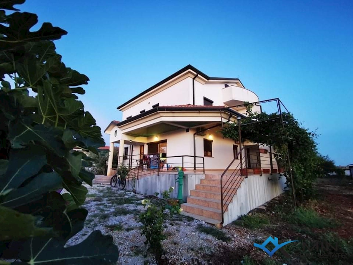 Hiša s 5 apartmaji v Umagu