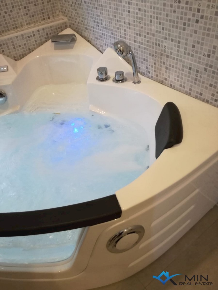Hiša s 5 apartmaji v Umagu