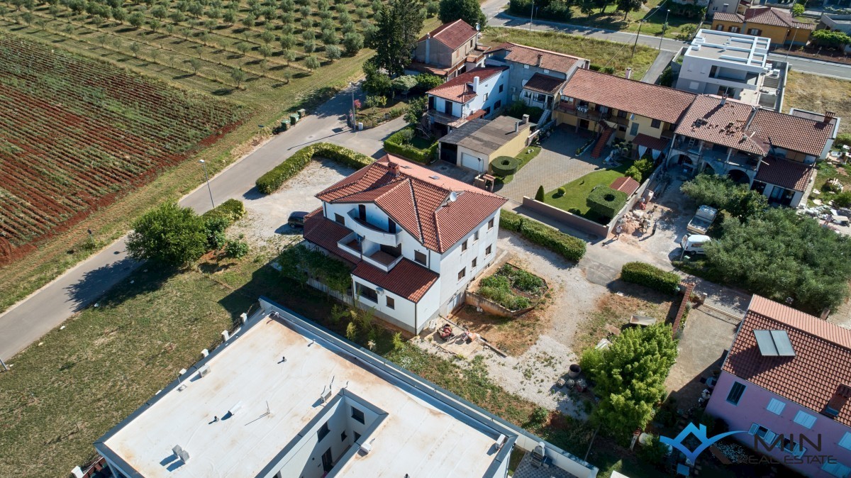 Hiša s 5 apartmaji v Umagu