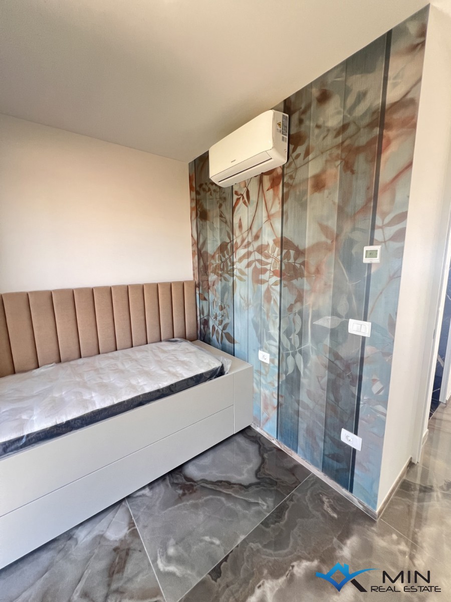 Luksuzno opremljen penthouse s pogledom na morje v Novigradu