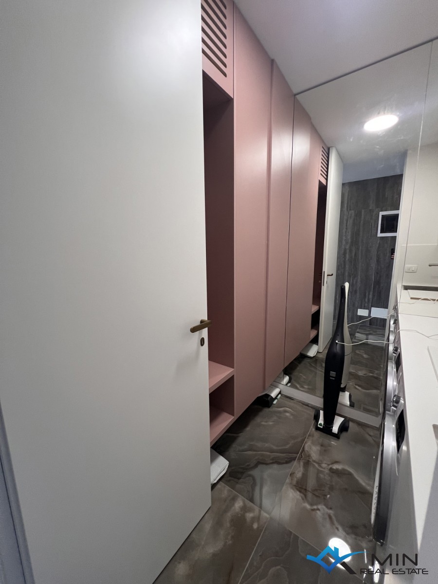 Luksuzno opremljen penthouse s pogledom na morje v Novigradu