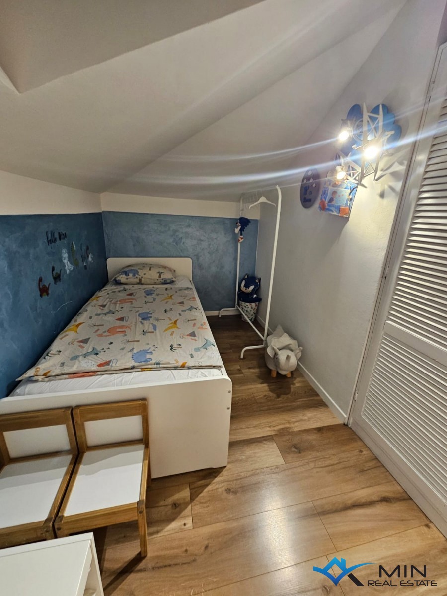 Apartma v centru 50 m od morja v Novigradu