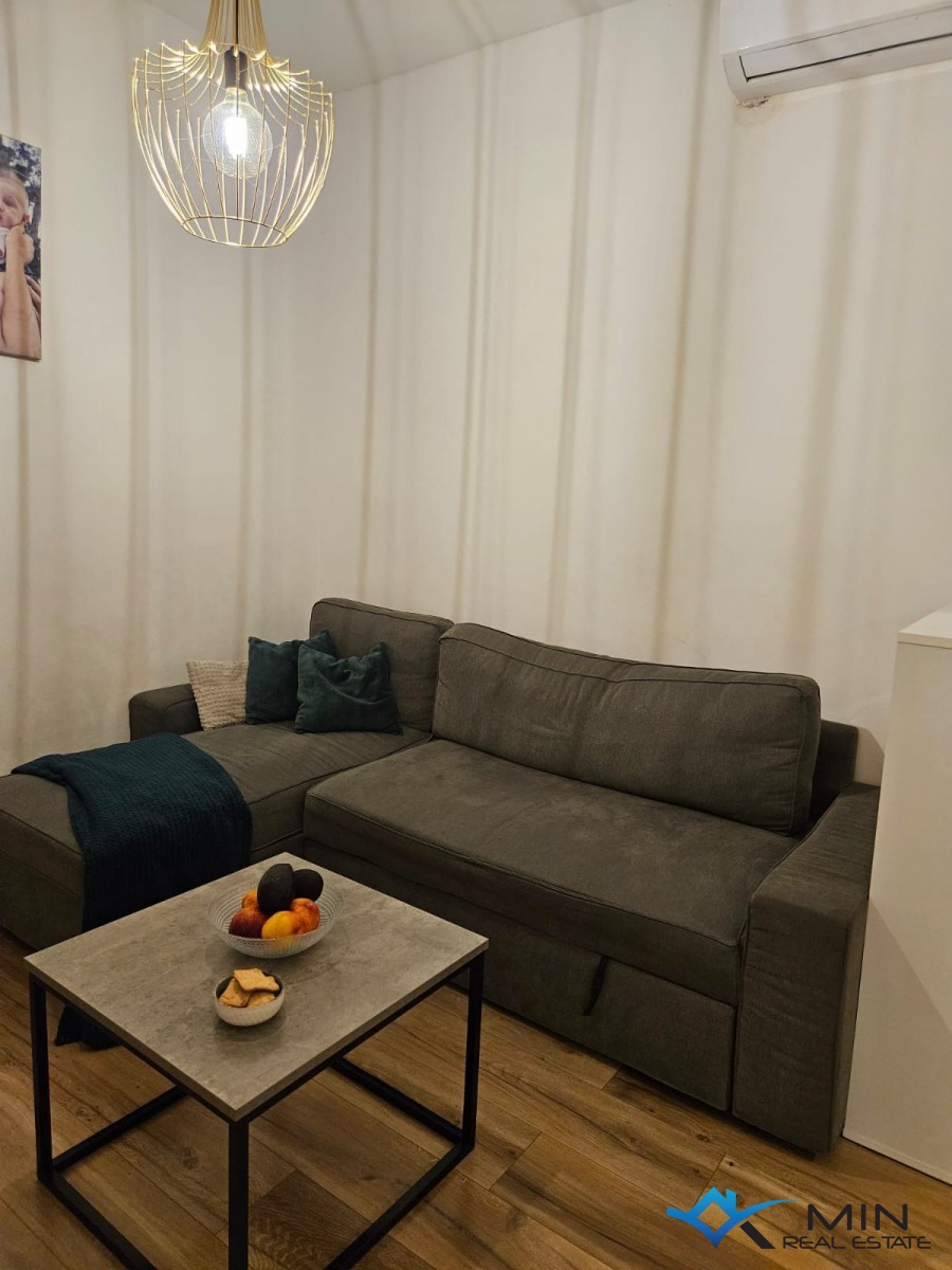 Apartma v centru 50 m od morja v Novigradu