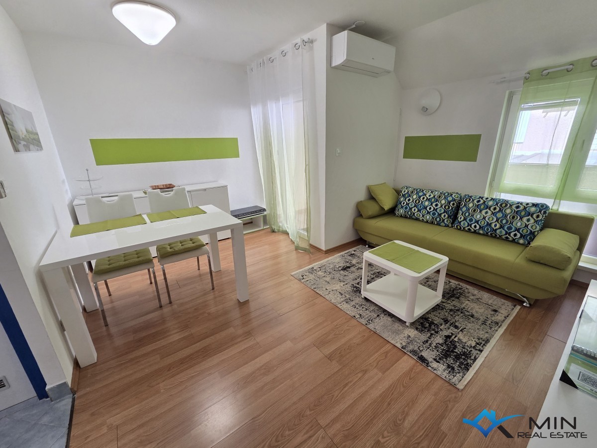 Apartma z dvema terasama in pogledom na morje v Novigradu