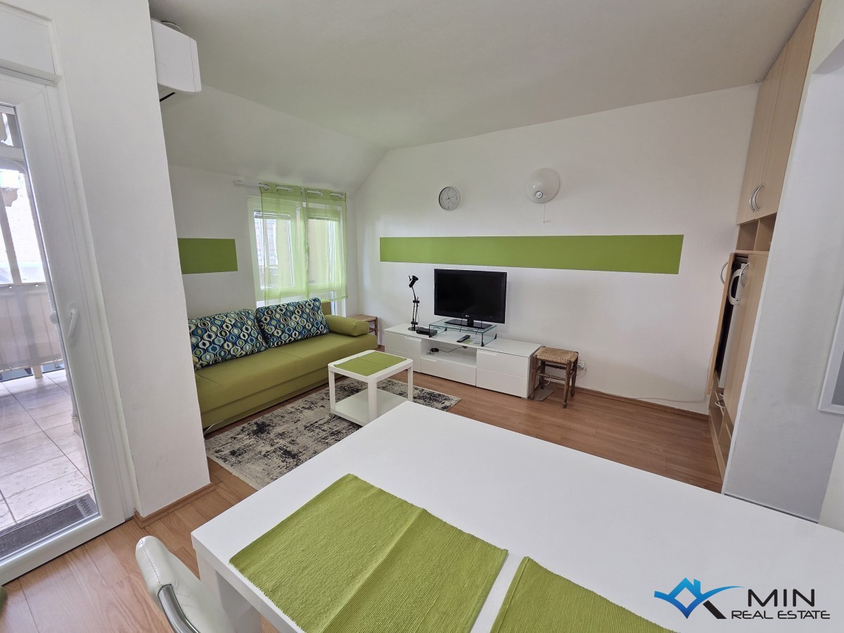 Apartma z dvema terasama in pogledom na morje v Novigradu