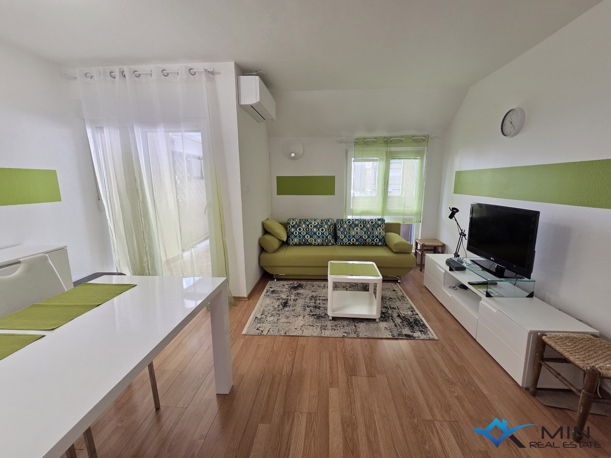 Apartma z dvema terasama in pogledom na morje v Novigradu