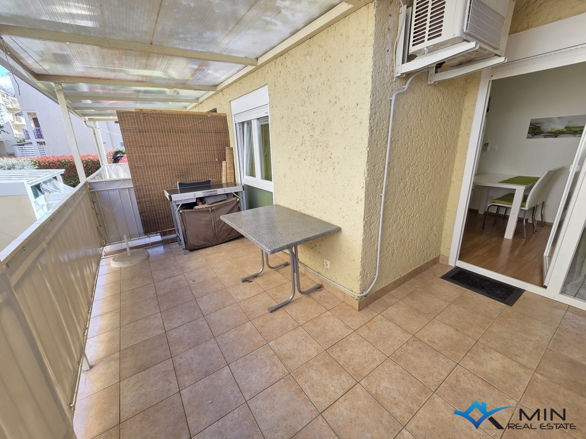 Apartma z dvema terasama in pogledom na morje v Novigradu