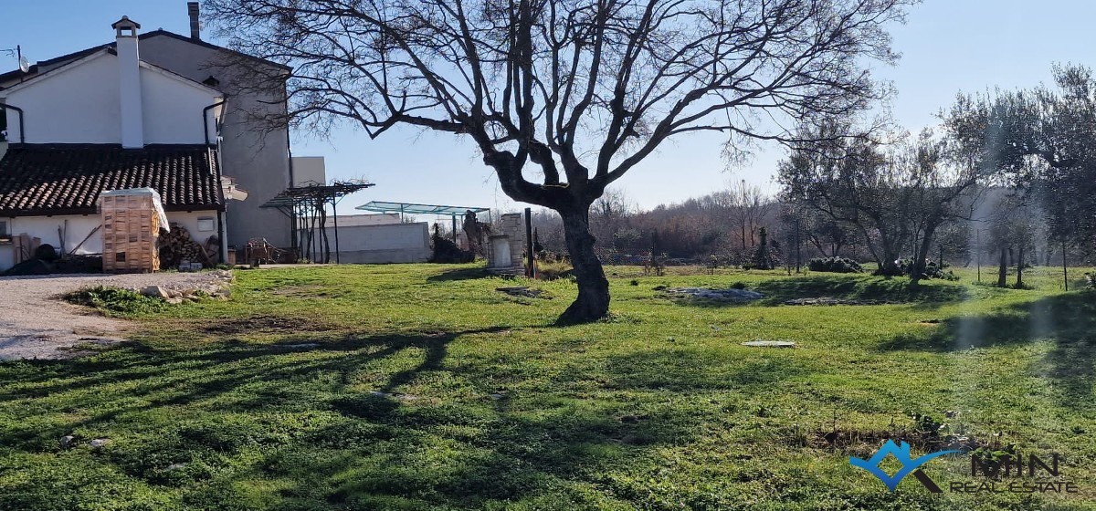 Hiša z velikim vrtom v okolici Umaga - Umag