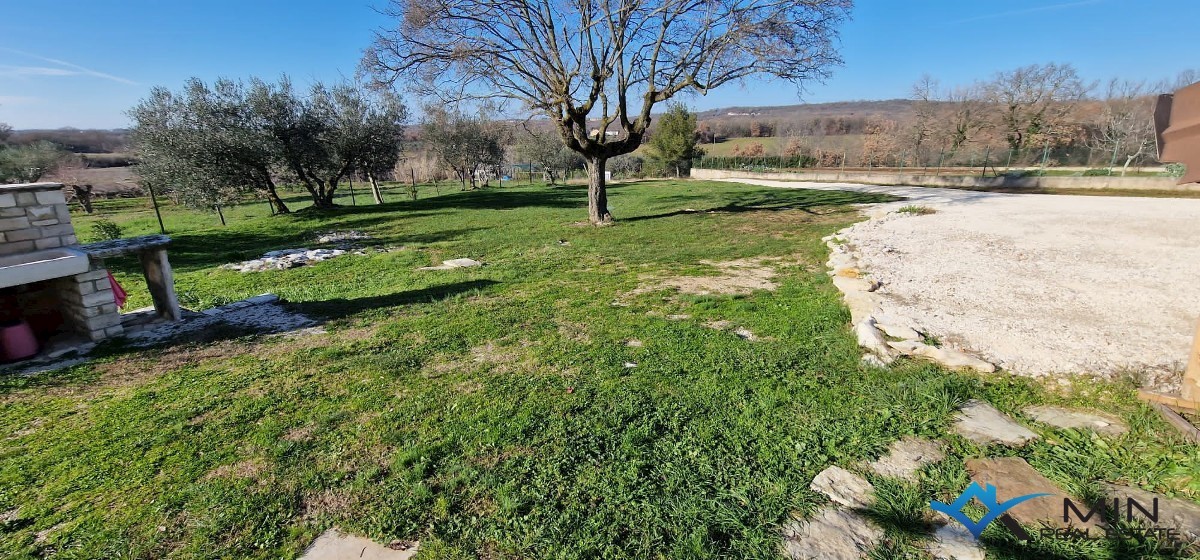 Hiša z velikim vrtom v okolici Umaga - Umag