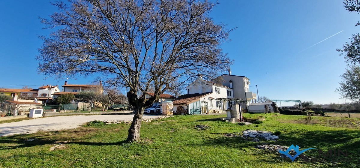 Hiša z velikim vrtom v okolici Umaga - Umag