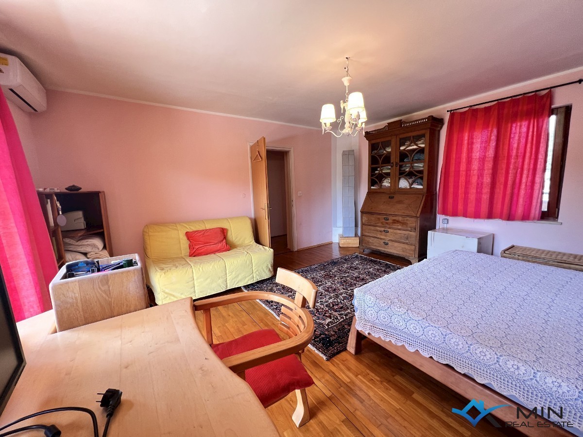 Vrstna hiša na odlični lokaciji v Karpinjanu - Novigrad