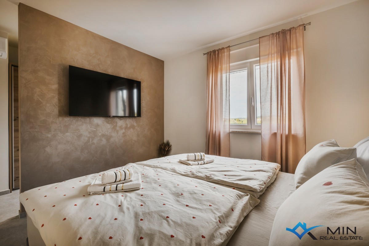 Hiša z bazenom in 3 apartmaji v bližini Umaga