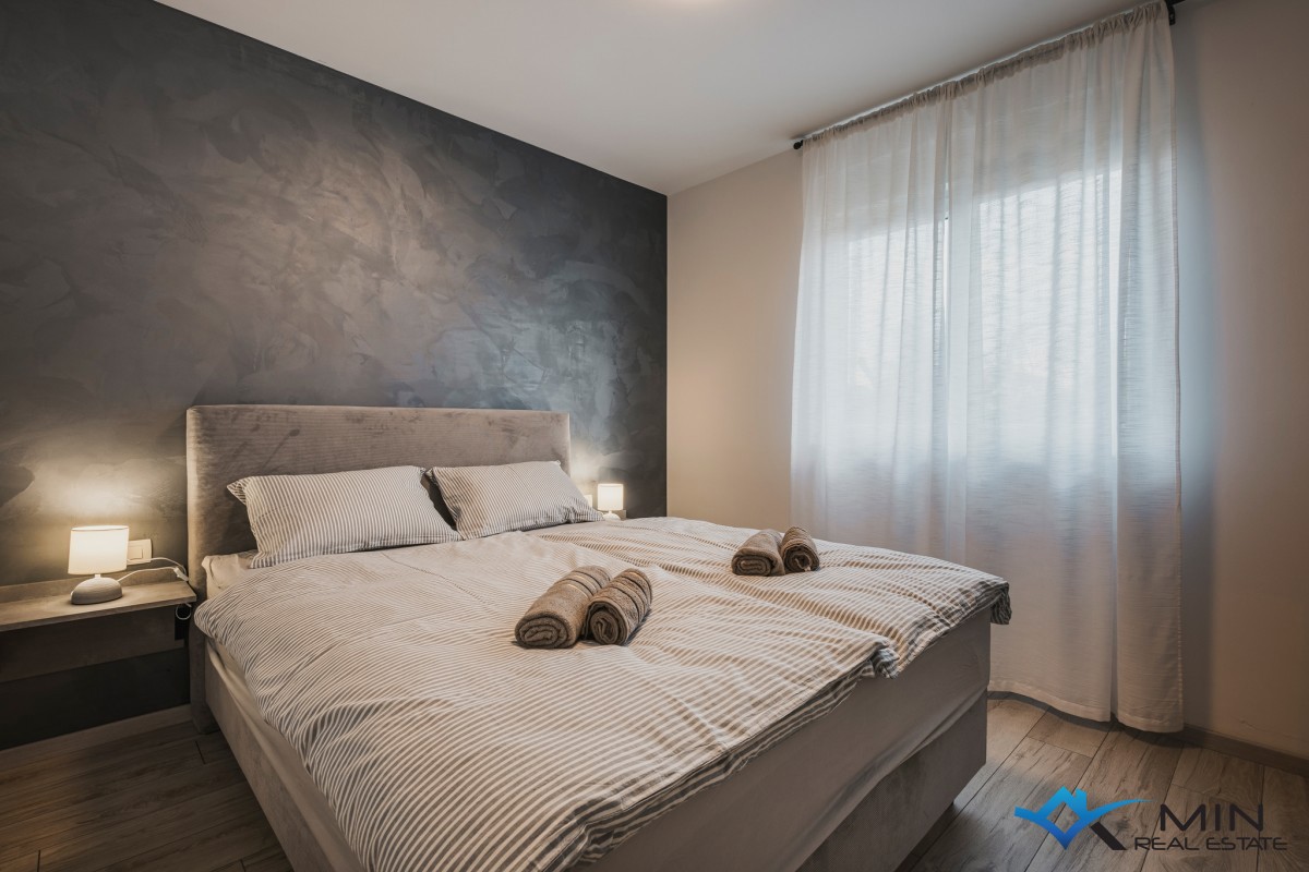 Hiša z bazenom in 3 apartmaji v bližini Umaga