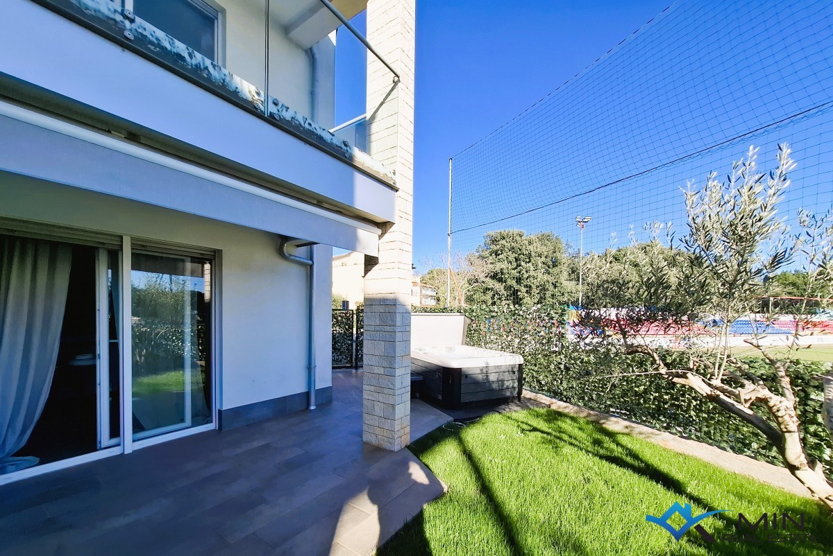 Apartma z vrtom, 1. vrsta do morja v Novigradu