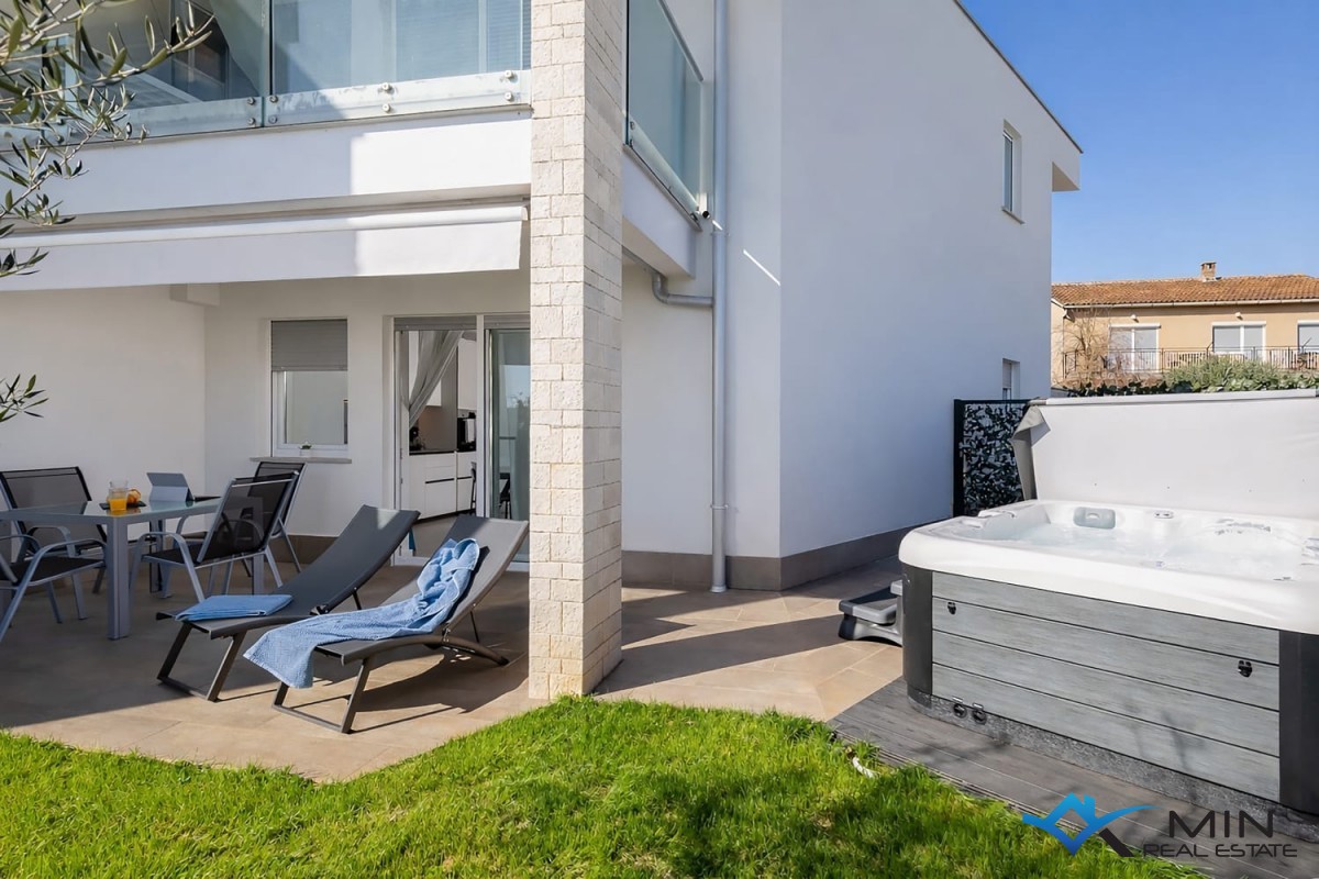 Apartma z vrtom, 1. vrsta do morja v Novigradu