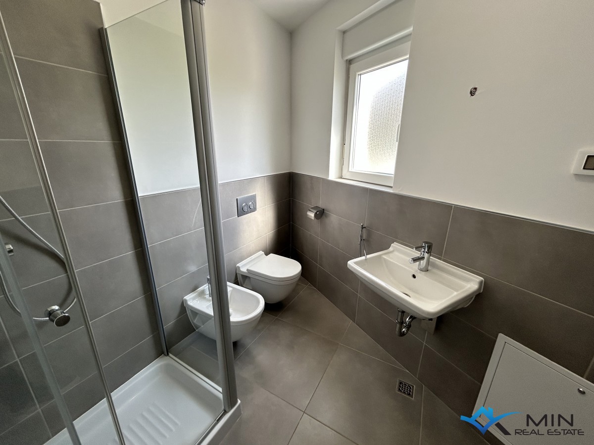Apartma z vrtom, 1. vrsta do morja v Novigradu