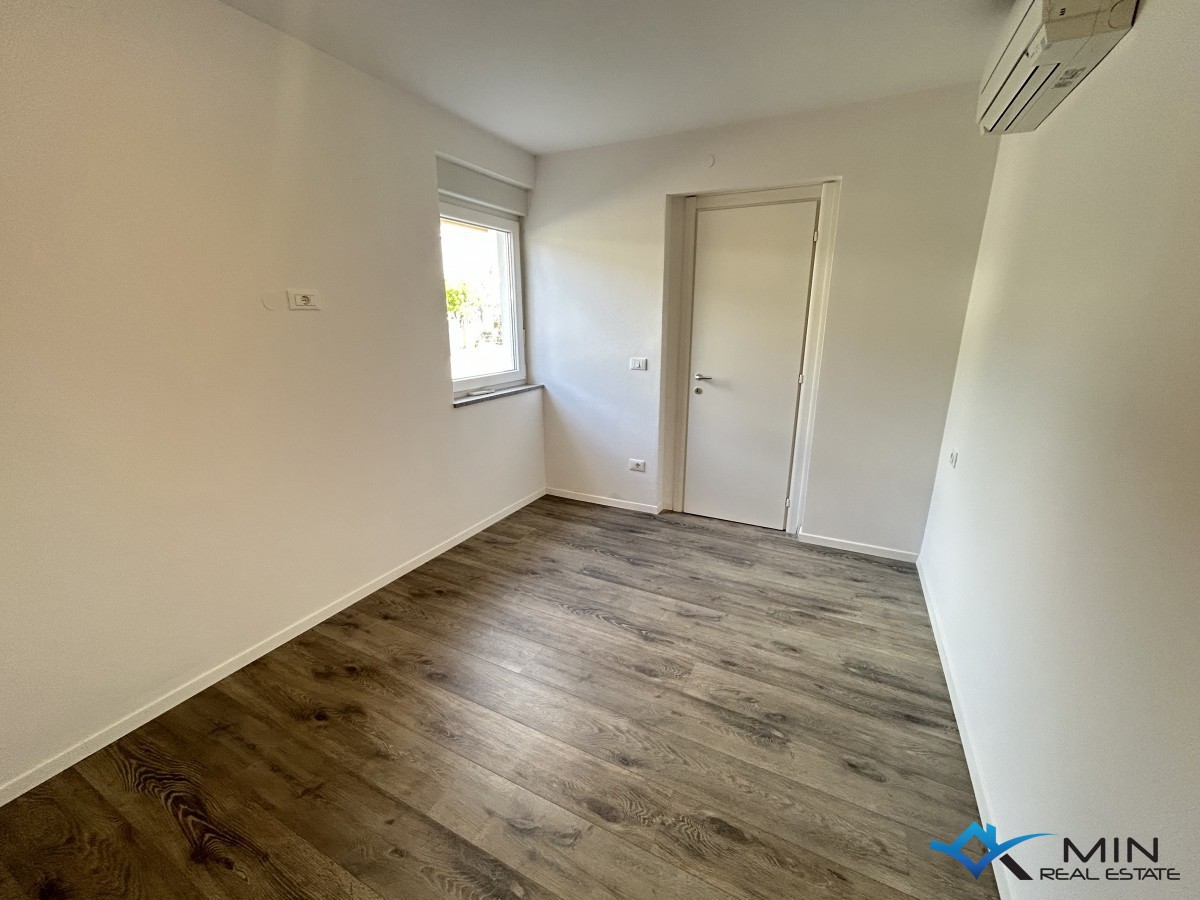 Apartma z vrtom, 1. vrsta do morja v Novigradu