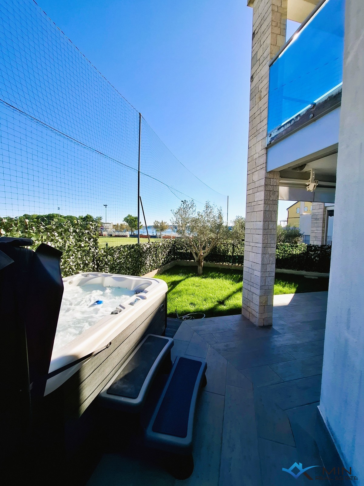 Apartma z vrtom, 1. vrsta do morja v Novigradu