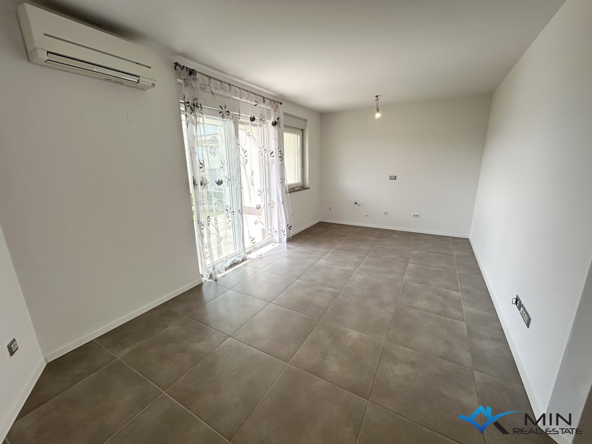 Apartma z vrtom, 1. vrsta do morja v Novigradu