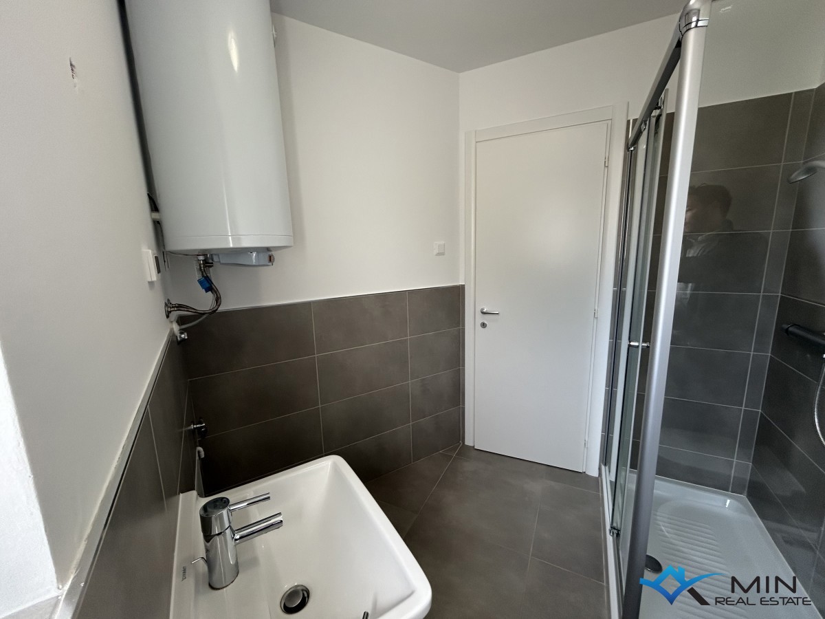 Apartma z vrtom, 1. vrsta do morja v Novigradu