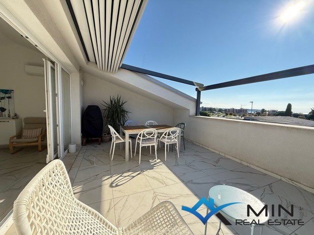 Dupleks stanovanje na odlični lokaciji v Novigradu