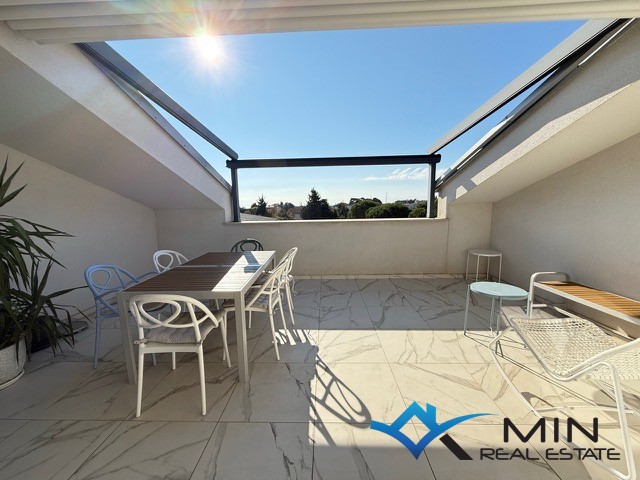 Dupleks stanovanje na odlični lokaciji v Novigradu