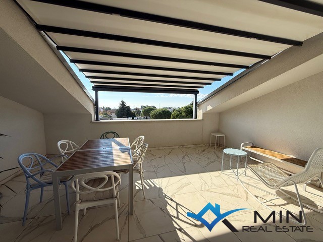 Dupleks stanovanje na odlični lokaciji v Novigradu